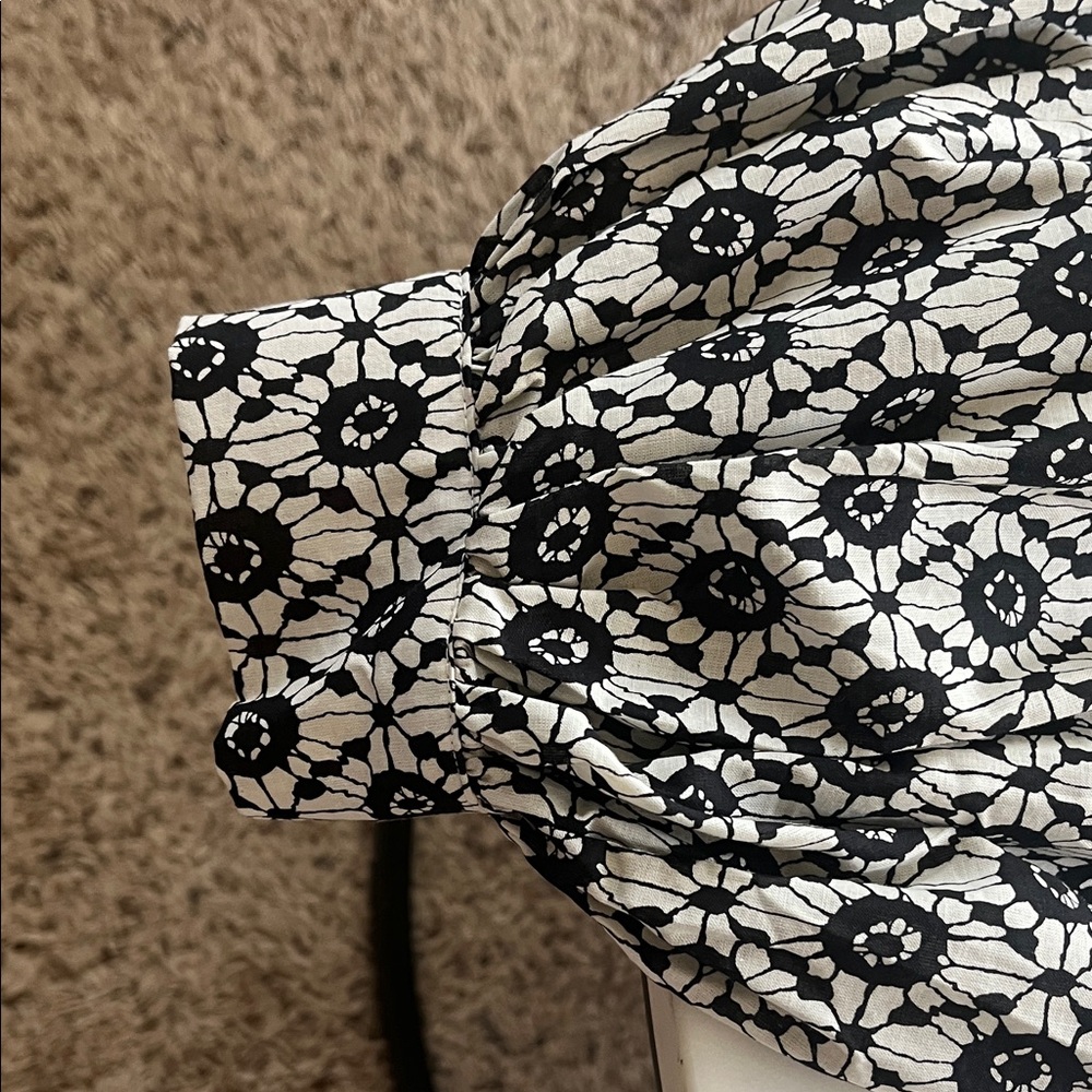 Beulah Top Size ONE Black White Long Puff Sleeve Lace-Like Pattern - Picture 8 of 13